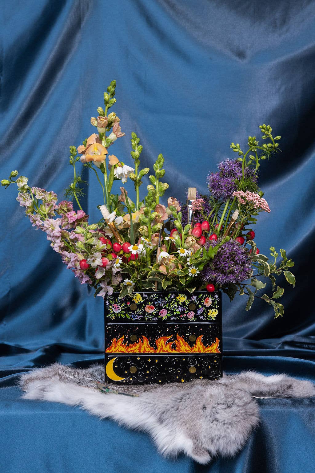 Vase, Dresser