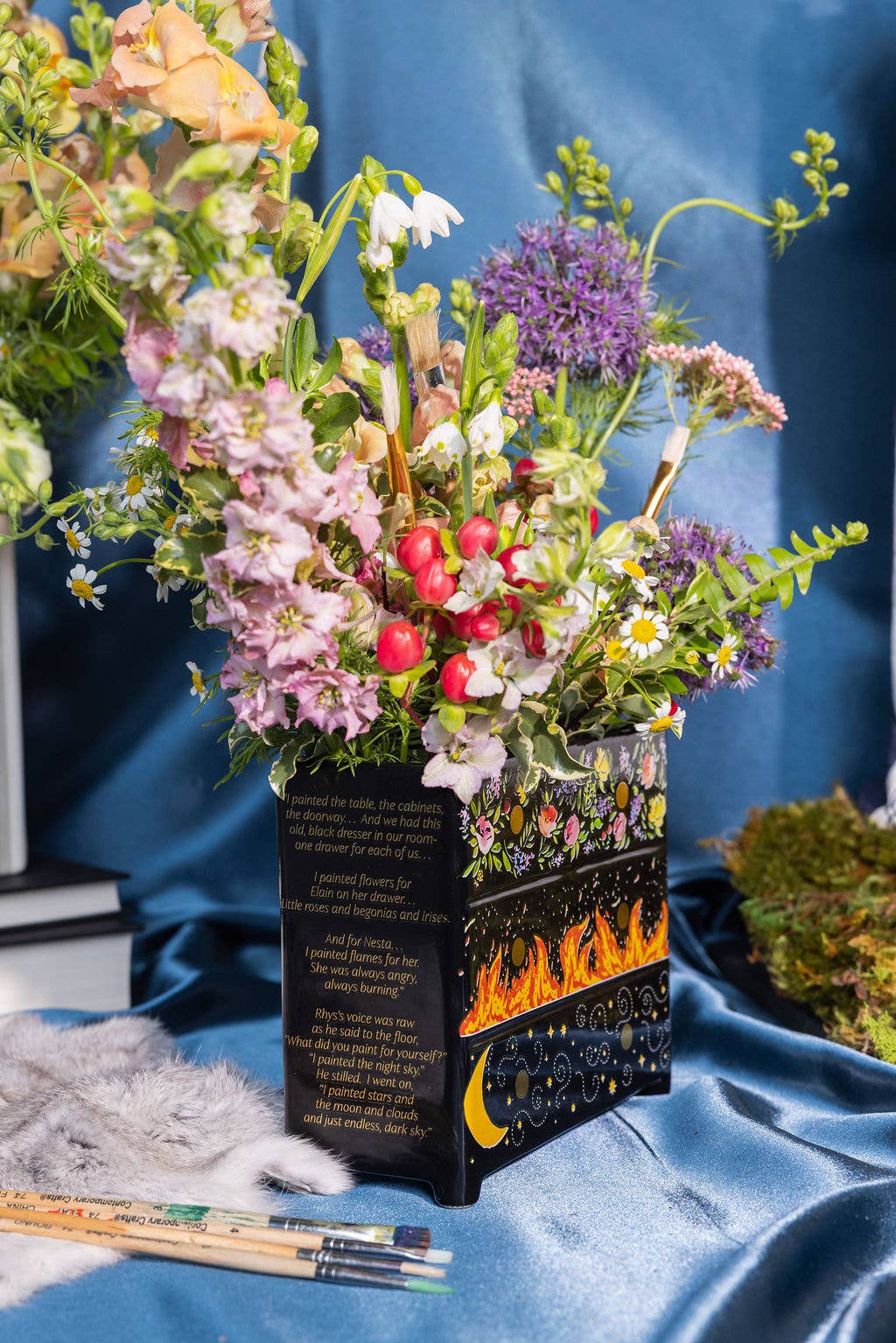 Vase, Dresser